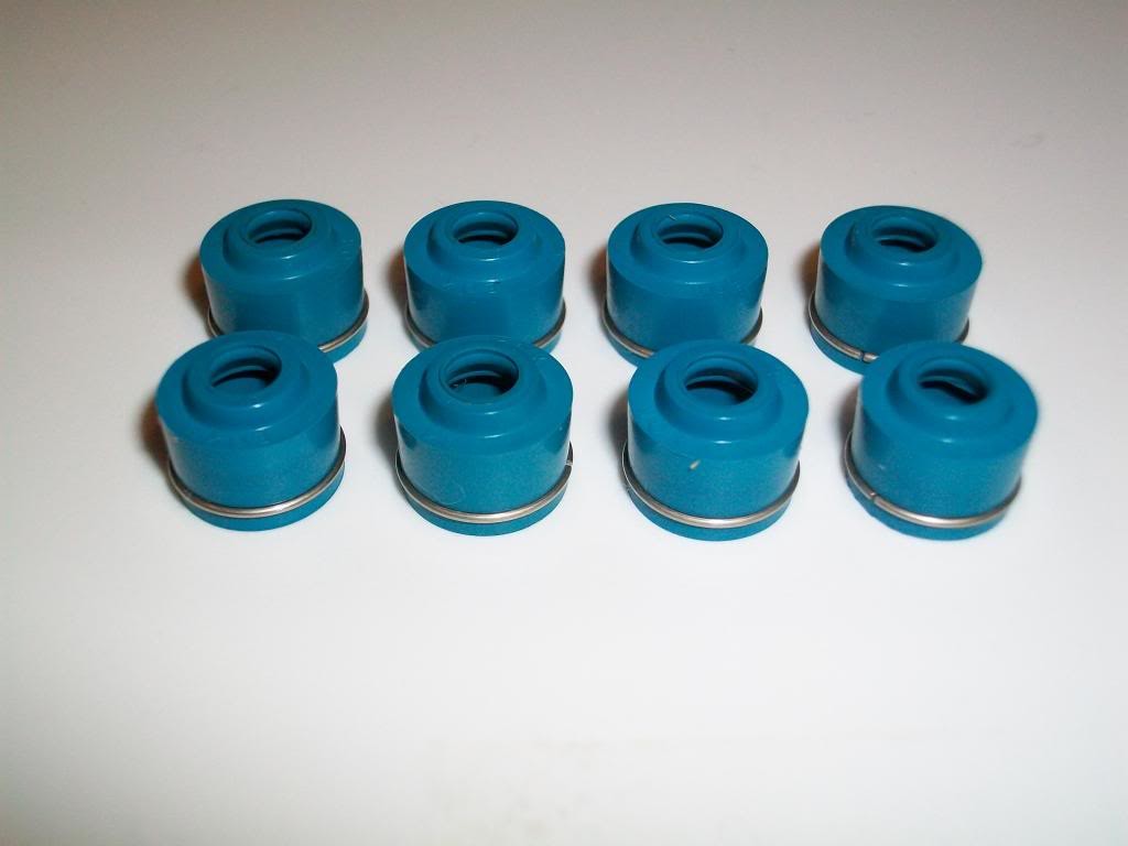 Suzuki Motorcycle Int & Exh Valve Stem Seals - 09289-04002 - Set of 8 - NEW!!